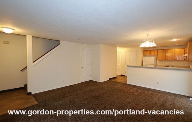 SE 73rd Ave - 3 bedroom townhouse in Mt Scott-Arleta neighborhood