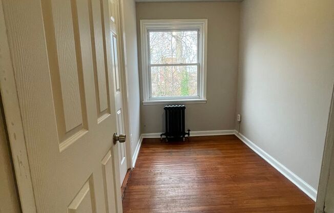 3 beds, 1 bath, $1,595