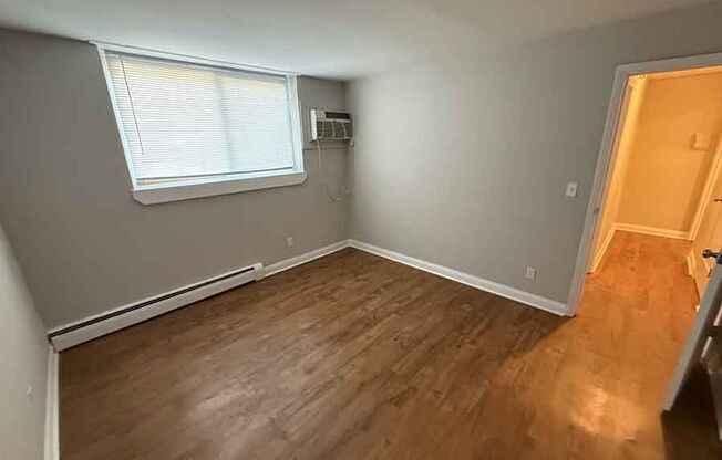 2 beds, 1 bath, 650 sqft, $1,095, Unit 3060-114