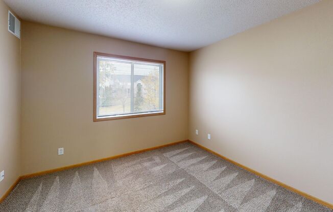 3 beds, 2 baths, 1,352 sqft, $1,595, Unit 2900-1148