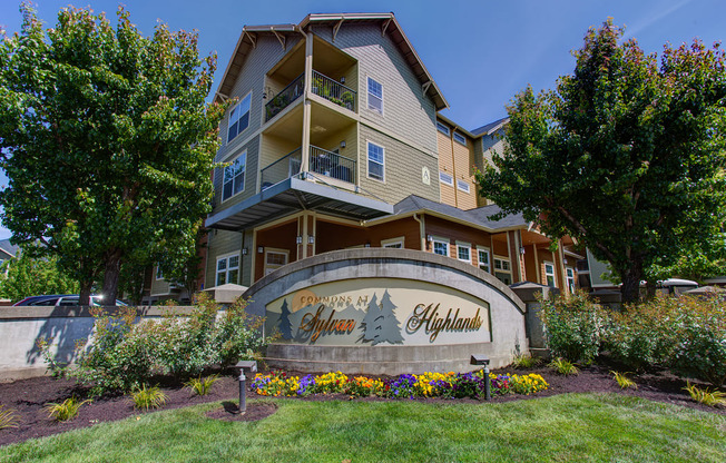 We Invite You to Commons at Sylvan Highlands Apartments in Portland, Oregon