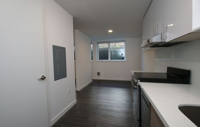 Studio, 1 bath, 356 sqft, $1,395, Unit 11 NEW