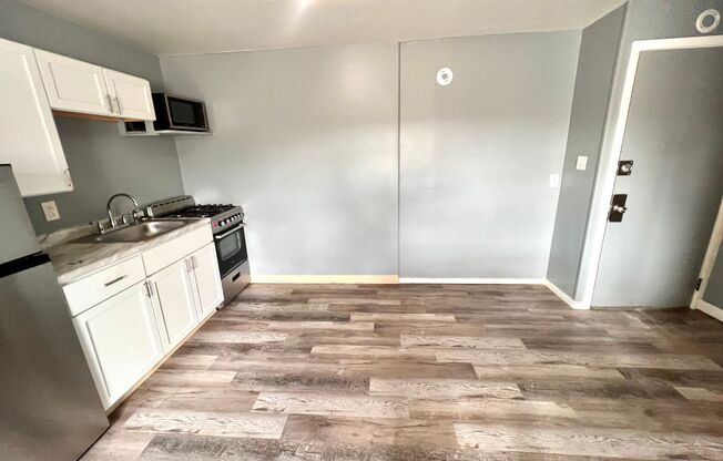 810 Merchant Street (Full Service)
