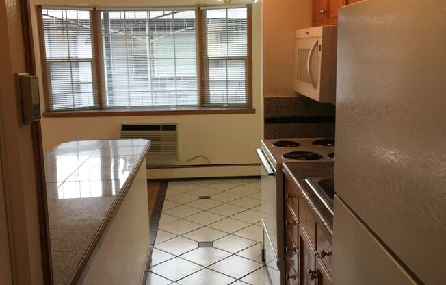 1 bed, 1 bath, 550 sqft, $1,595, Unit 680-310