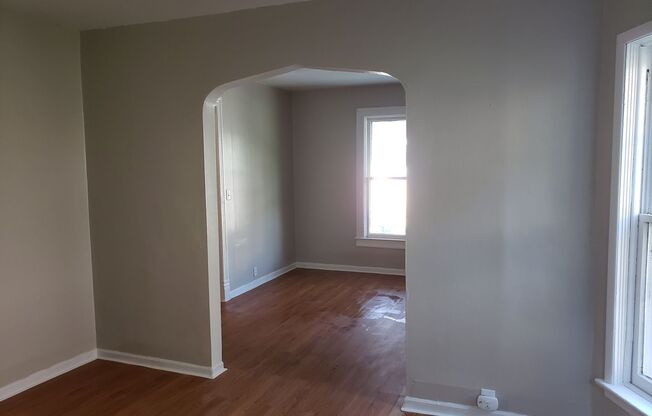 3 beds, 1 bath, $1,299, Unit 1