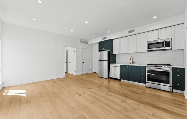 135 N Doheny Dr Apt 103