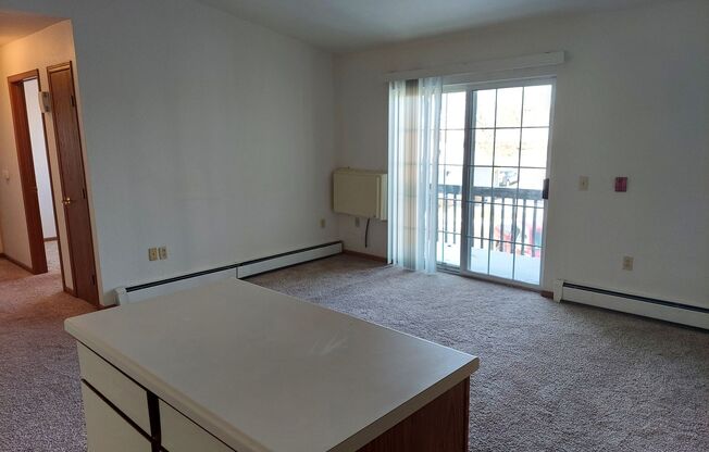 2 beds, 1 bath, $900, Unit Apt. 2