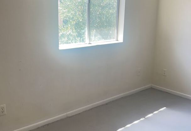 1 bed, 1 bath, 640 sqft, $875, Unit 230