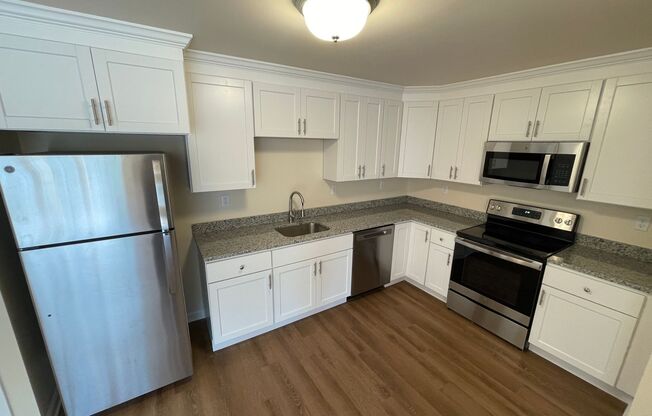 2 beds, 1 bath, 1,027 sqft, $1,625, Unit Apt 3212