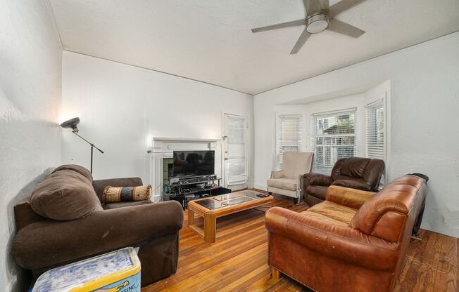 1254 SW 9th Rd - Walk to UF, Shands and Sorority Row