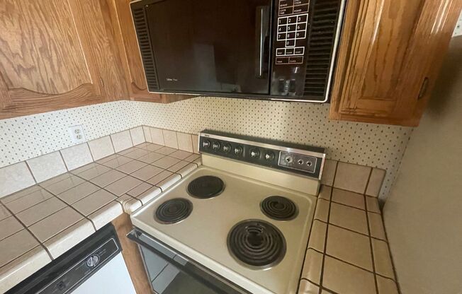 1 bed, 1 bath, $975, Unit #241