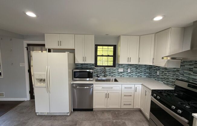 Luxury 3-Bedroom, 1-Bathroom House in Brookline!