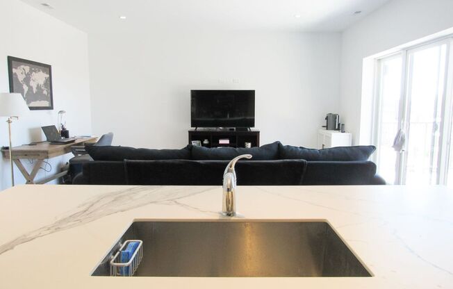 2533/2535 W. Fullerton Ave.