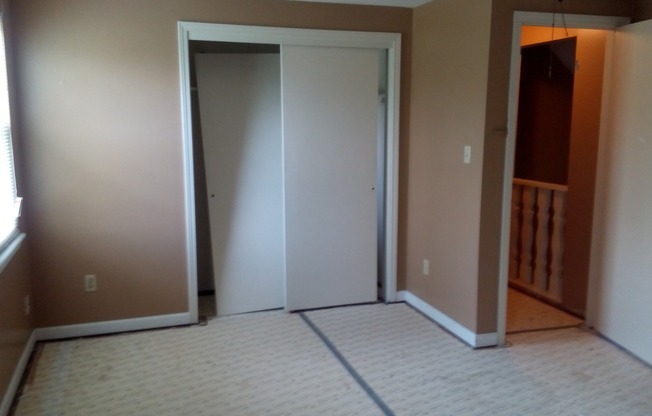 AVAILABLE NOW! Large Family SF Newly Renovated in North KC