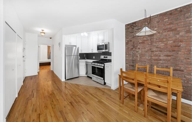 446 W 47 ST