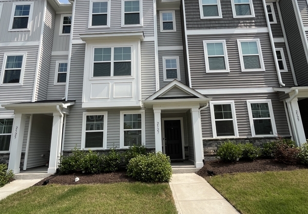 2527 LAUREL VLY WAY