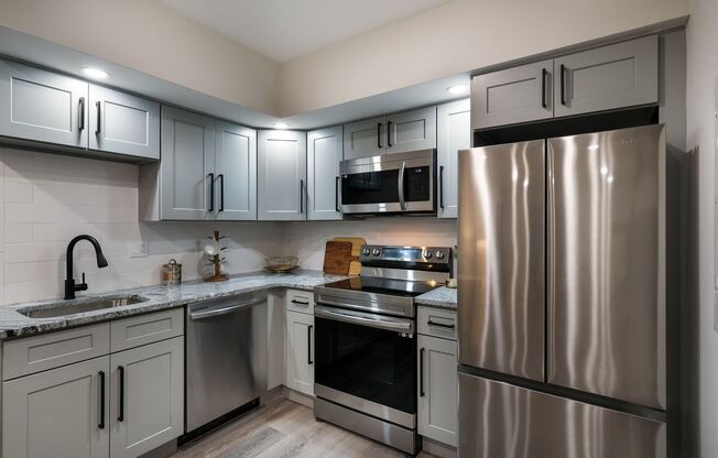 2 beds, 2 baths, 793 sqft, $2,500, Unit 4415 Chestnut - Standard 2 Bedroom