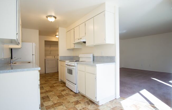 2 beds, 1 bath, 940 sqft, $1,395, Unit 109