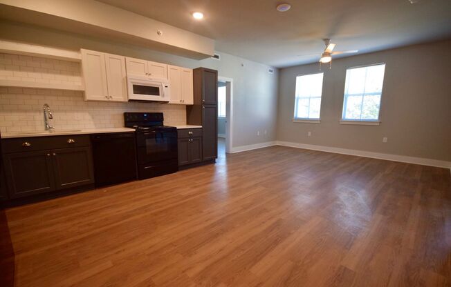 2 beds, 2 baths, 981 sqft, $1,400, Unit 307