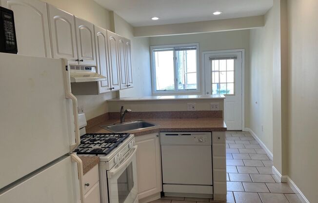 2 beds, 2.5 baths, $1,999