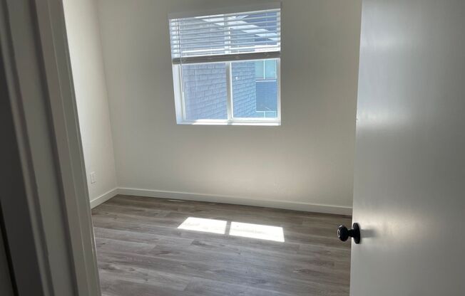 2 beds, 1 bath, 750 sqft, $1,163, Unit 17