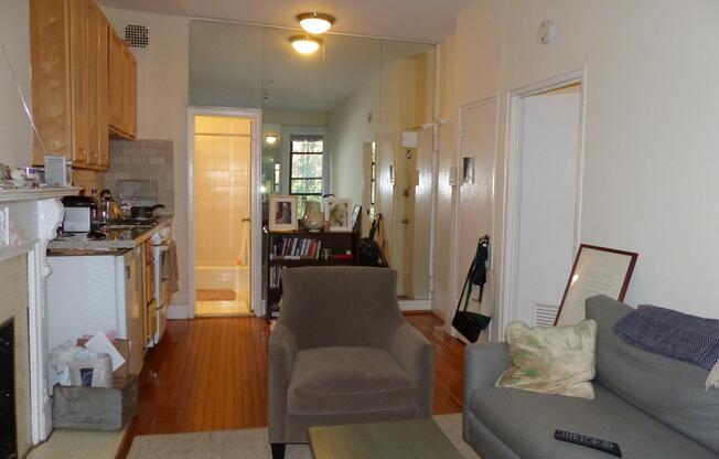 1 bed, 1 bath, $3,000, Unit 3A