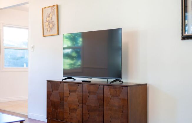 Charming Bungalow with King Size Bed