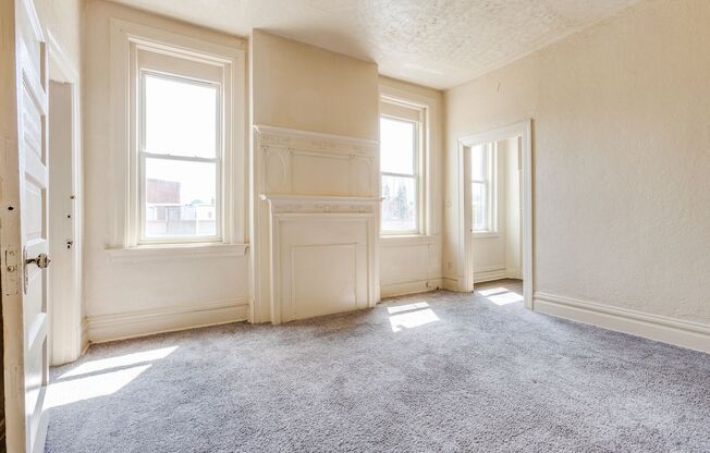 2 beds, 1 bath, $1,100, Unit Apt 2