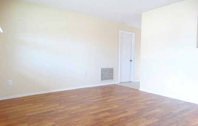 2 beds, 1 bath, $1,300