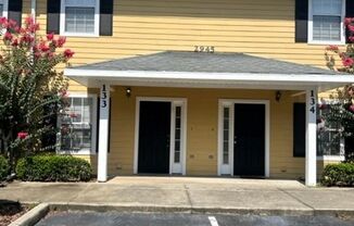 Great Location for this 2 bedroom 2 1/2 bath in Woods Edge South