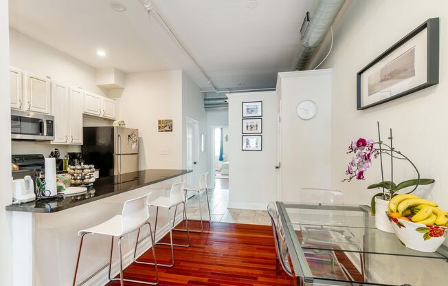 Stunning, Chic 2-Bedroom Apartment in the Heart of Old City