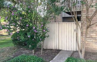 Arbor Village Condominium / Beautiful Update Unit / Refrigerator, Washer & Dryer included