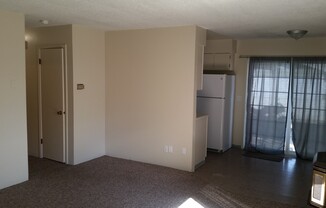 2 beds, 1 bath, 816 sqft, $1,300, Unit 2215