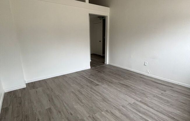 3 beds, 1 bath, 960 sqft, $950, Unit 405