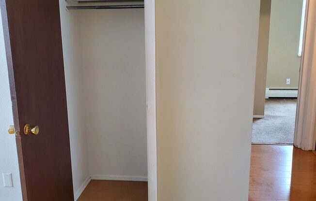 2 beds, 1 bath, $1,100, Unit Unit C2