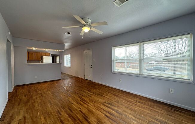 Charming 3 Bedroom / 2 Bathroom (1176 sf)