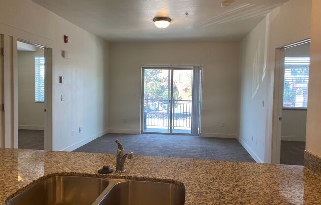 2 beds, 2 baths, 964 sqft, $1,550, Unit 332