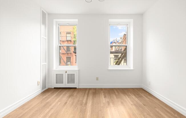 223 W 10 ST