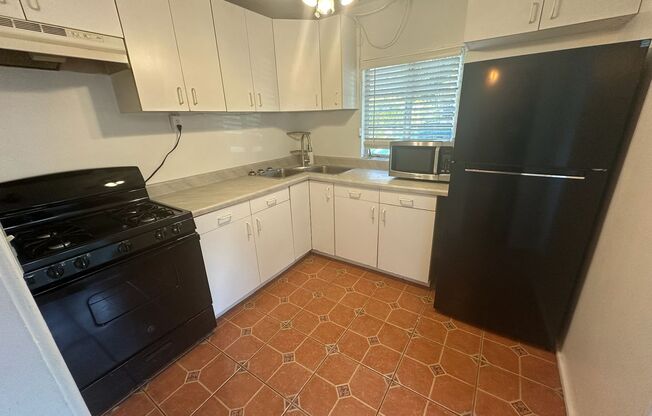 2 beds, 1 bath, $1,850