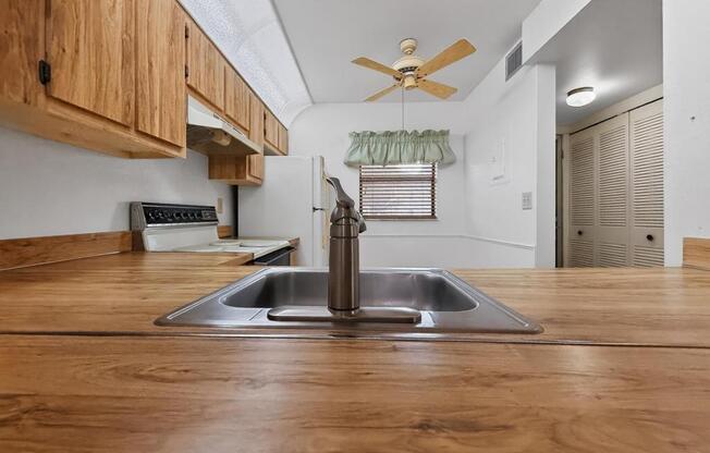 2 beds, 2 baths, 806 sqft, $2,000