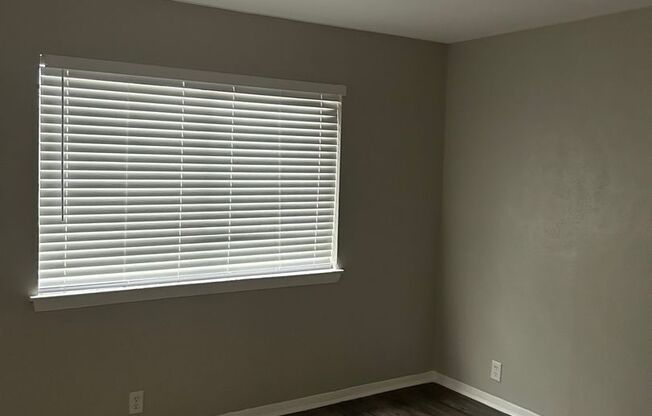 2 beds, 1 bath, 780 sqft, $1,050, Unit 107