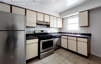 1318 W LUNT AVE