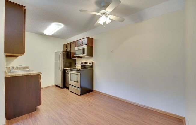 2 beds, 1 bath, 726 sqft, $1,295, Unit 799-205