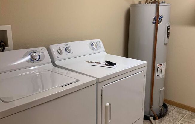 Farmhouse/Rockford Apartments