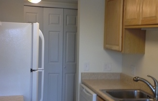 2 beds, 1 bath, $2,200