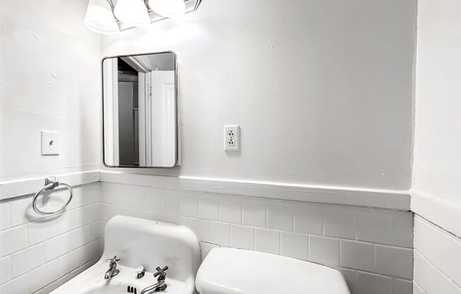 1 bed, 1 bath, 600 sqft, $990, Unit 102