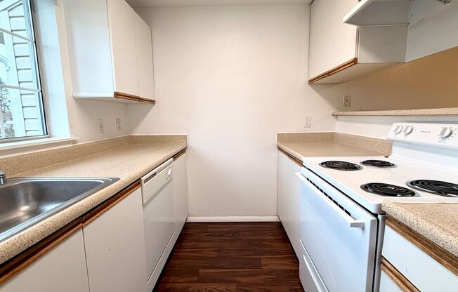 2 beds, 1 bath, 834 sqft, $1,680, Unit Q202