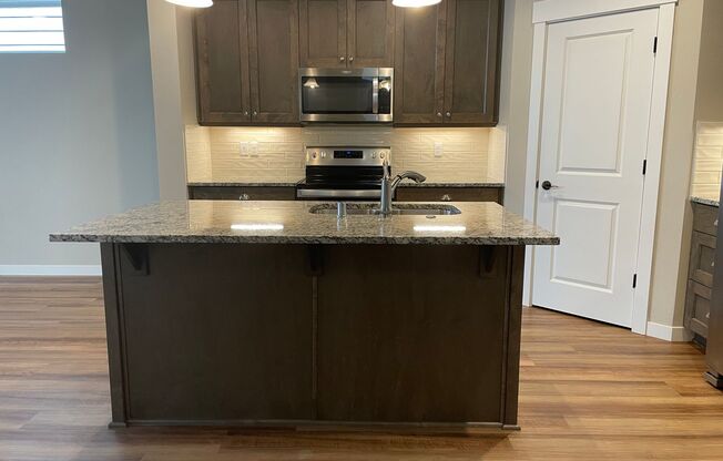 GORGEOUS 3 BED/2 BATH OPEN CONCEPT HOME IN RIDGEFIELD!!!