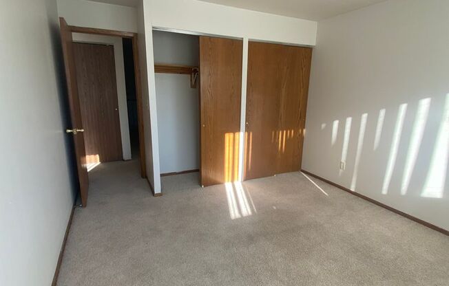 3 beds, 1.5 baths, 1,066 sqft, $1,499, Unit 5182 03