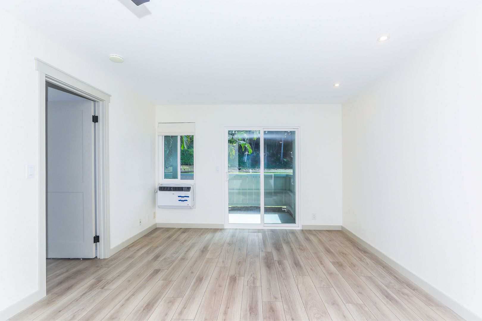 Gardens at Launani Valley. This spacious 3-bedroom, 2-bath townhome on the ground level comes with 2 parking (one covered & one uncovered)